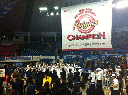 프로스포츠의 경쟁력은 전력평준화, 농구 우승장면